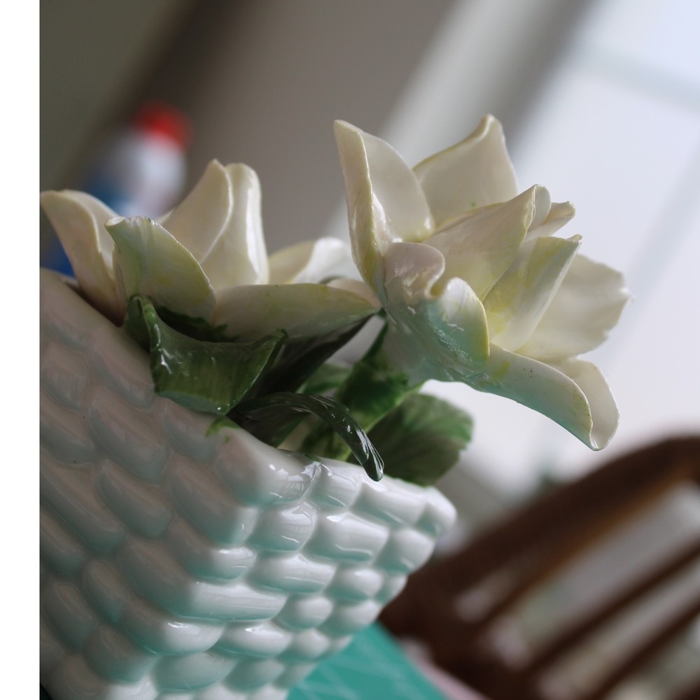 Radnor Bone China Figurine White Flowers‎ Green Leaves Basket Staffordshire - Picture 11 of 14